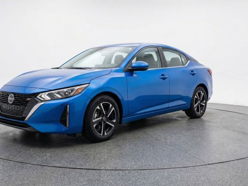 Used 2025 Nissan Sentra SV image 3
