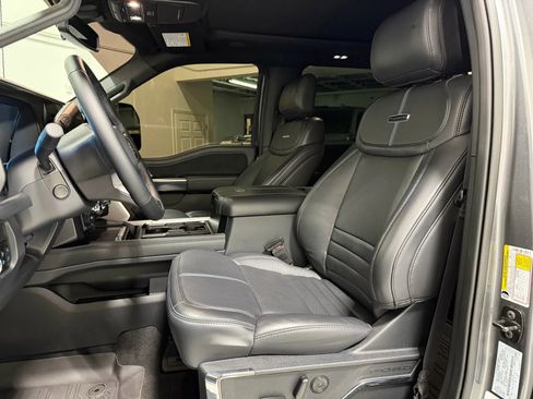 Used 2025 Ford F250 Platinum image 30