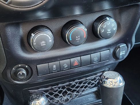 Used 2017 Jeep Wrangler Unlimited Sport image 34