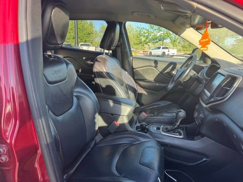 Used 2017 Jeep Cherokee Limited FWD image 16