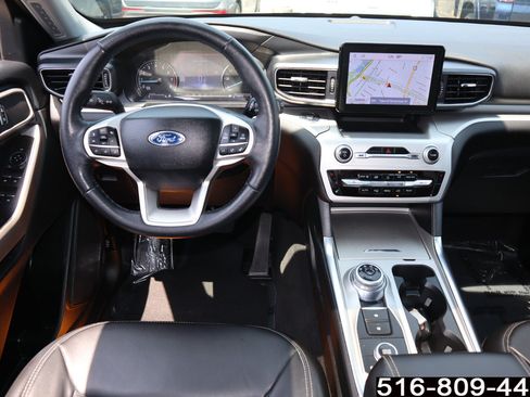 Used 2022 Ford Explorer XLT w/ Equipment Group 202A AWD/4WD image 15