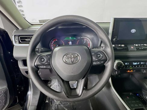 Used 2025 Toyota RAV4 XLE AWD/4WD image 11