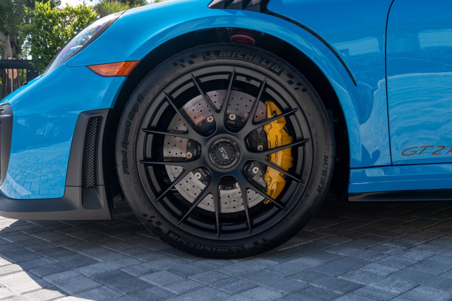 Used 2018 Porsche 911 GT2 RS w/ Weissach Package RWD image 12