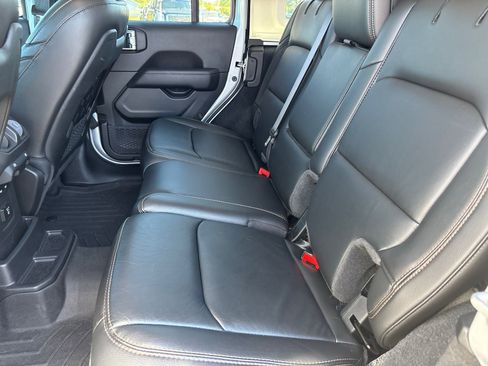 Used 2022 Jeep Wrangler Unlimited Rubicon image 23