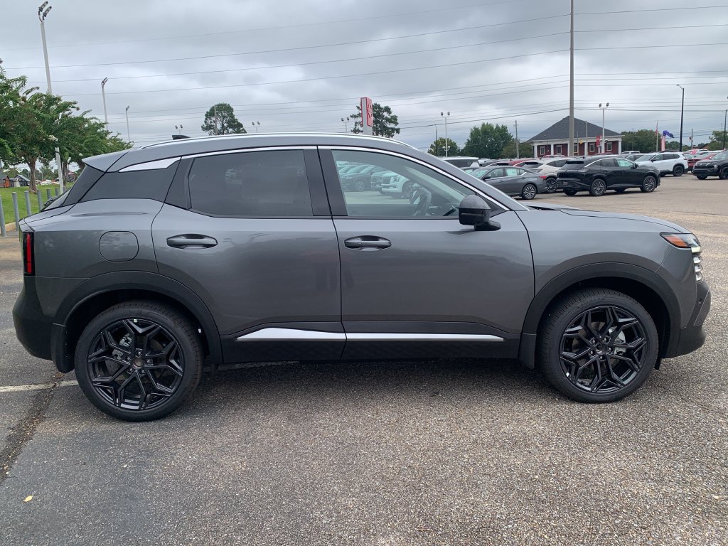 New 2027 Nissan Kicks SR w/ SR Premium Package FWD image 2