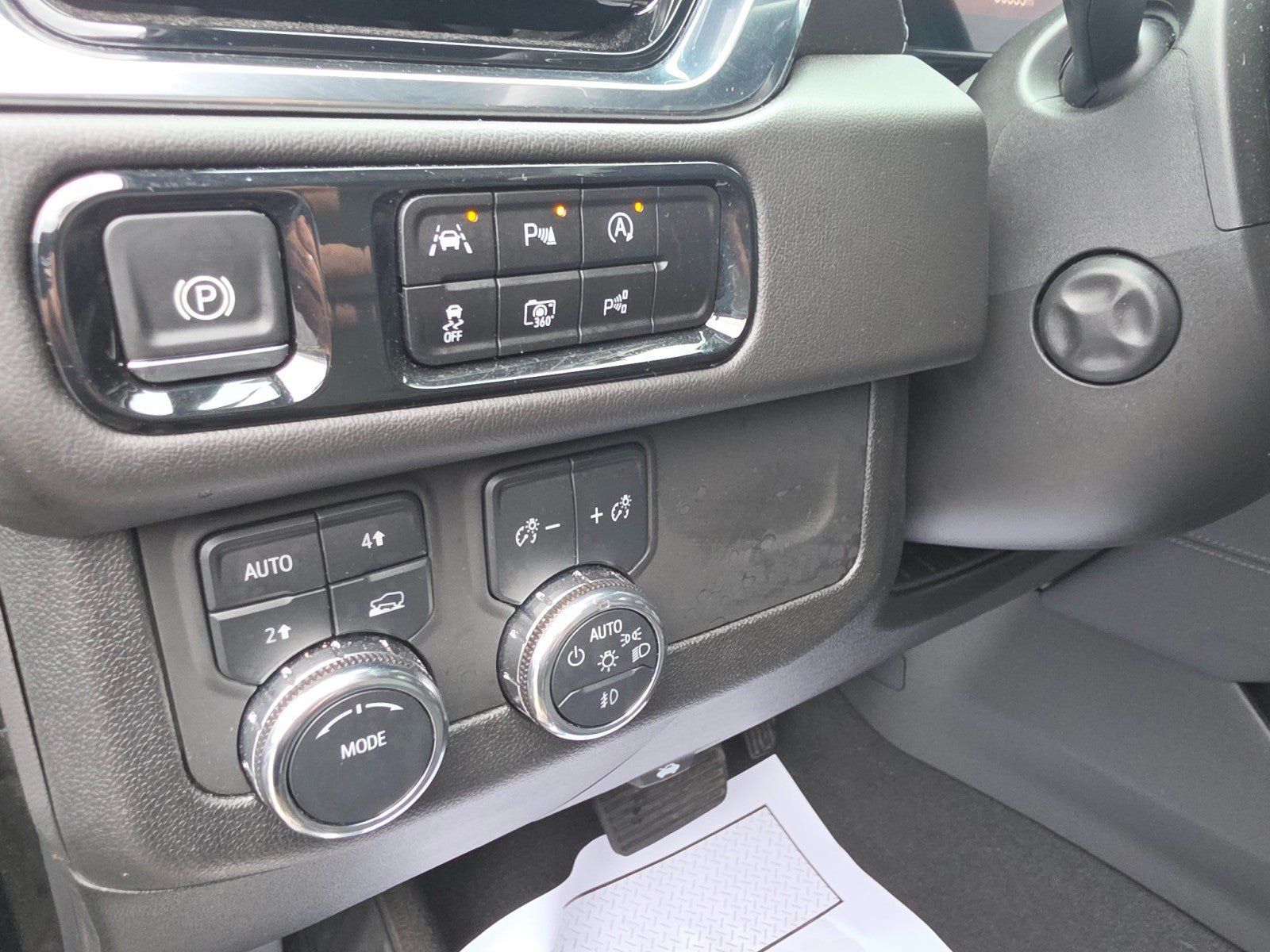 Used 2025 GMC Yukon Denali AWD/4WD image 39