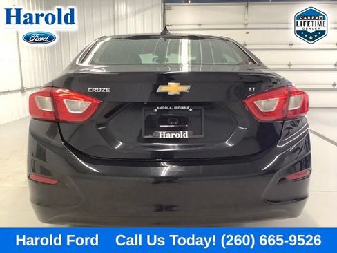 Used 2018 Chevrolet Cruze LT w/ LT Convenience Package FWD image 5