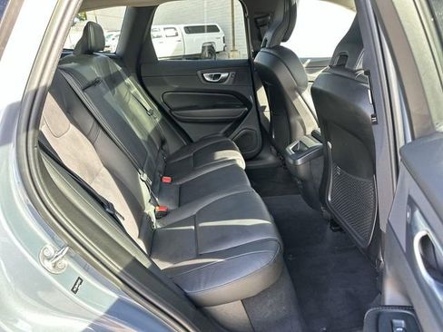 Used 2023 Volvo XC60 B5 Plus image 27