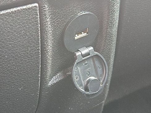 Used 2019 RAM 1500 ST w/ SXT Plus Group AWD/4WD image 40