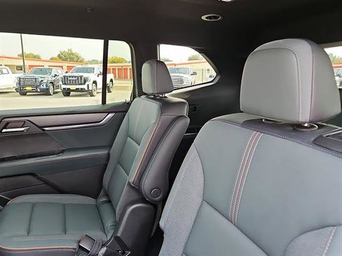 Used 2024 GMC Acadia AT4 w/ Luxury Package image 9