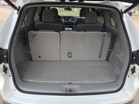 Used 2019 Toyota Highlander XLE image 22