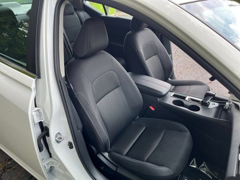 Used 2025 Nissan Altima 2.5 SV FWD image 36