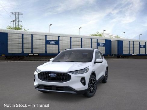 New 2026 Ford Escape SE w/ Class II Trailer Tow Package image 2