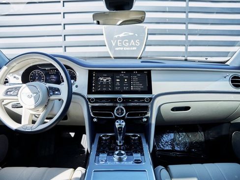 Used 2024 Bentley Flying Spur V8 image 50