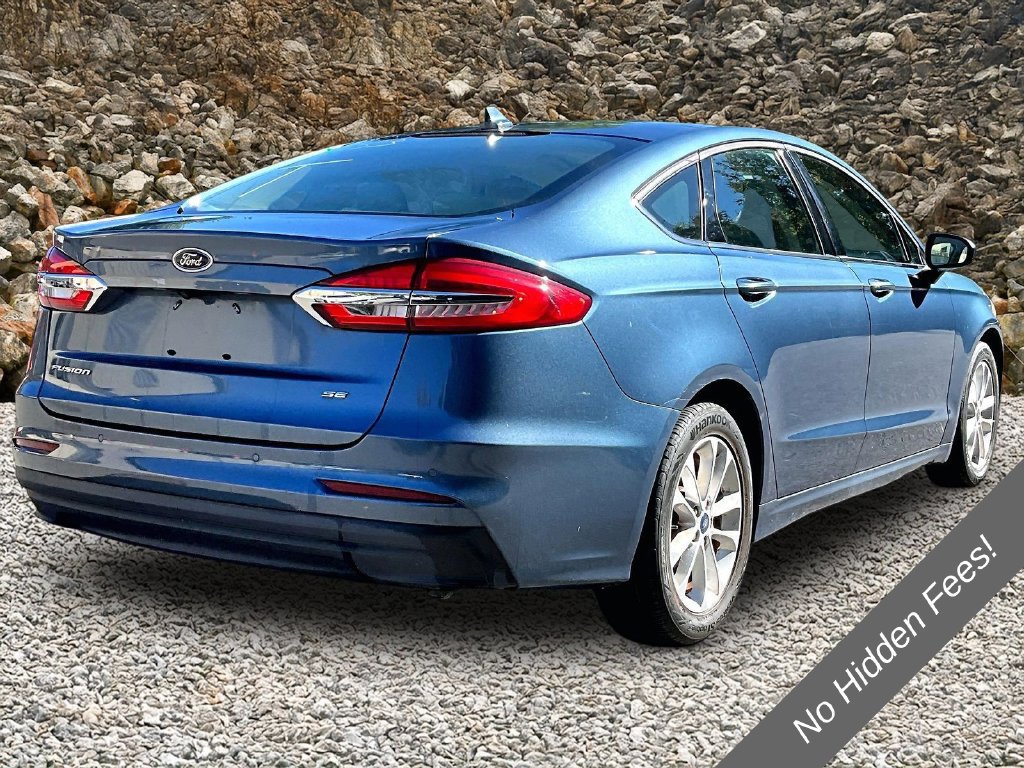 Used 2019 Ford Fusion SE FWD image 2