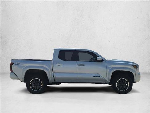 Used 2024 Toyota Tacoma TRD Sport AWD/4WD image 4