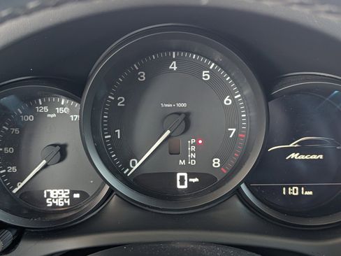 Used 2023 Porsche Macan Turbo image 17