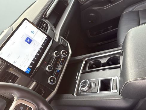 Used 2023 Ford Expedition XLT image 21