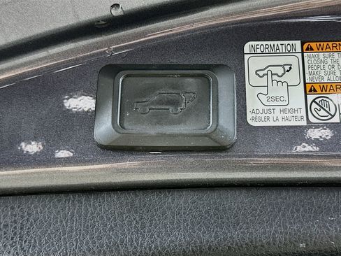 Used 2018 Toyota RAV4 Limited w/ Protection Package AWD/4WD image 31