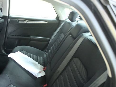 Used 2016 Ford Fusion SE FWD image 9