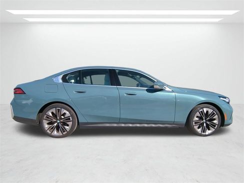 New 2025 BMW 530i image 3