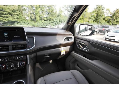 Used 2023 Chevrolet Tahoe Z71 w/ Luxury Package AWD/4WD image 8