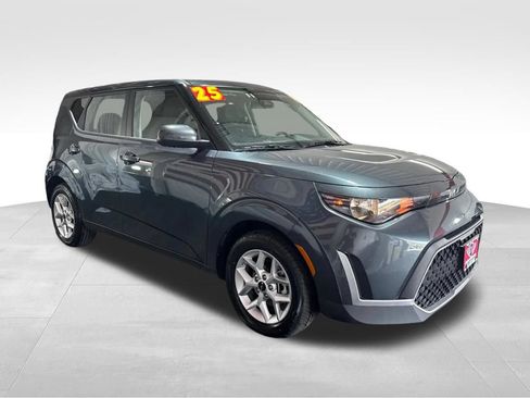 Used 2025 Kia Soul LX w/ LX Technology Package FWD image 3