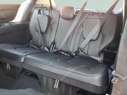 New 2027 Chrysler Pacifica Select FWD image 11