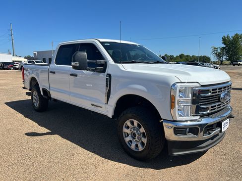 Used 2024 Ford F250 XLT w/ FX4 Off-Road Package AWD/4WD image 5