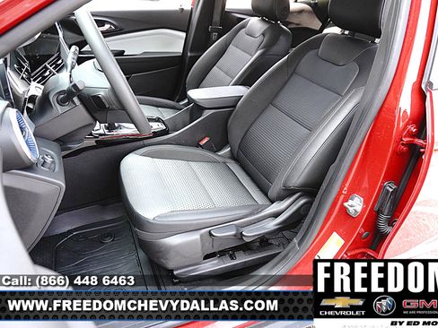 Used 2026 Chevrolet Trax LT FWD image 9