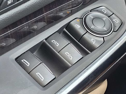 Used 2025 Cadillac XT4 Premium Luxury FWD image 24