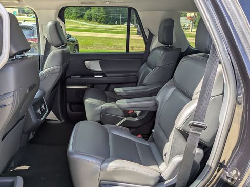 Used 2025 Ford Expedition Active AWD/4WD image 11
