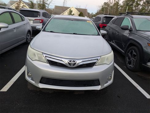 Used 2014 Toyota Camry XLE image 2