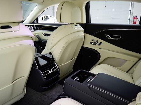 New 2025 Bentley Flying Spur Plug-In Hybrid image 30