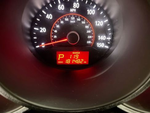 Used 2011 Kia Sorento LX w/ Convenience Pkg image 13