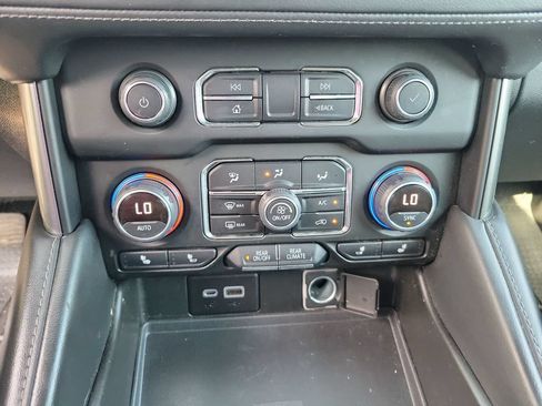 Used 2021 Chevrolet Suburban Z71 AWD/4WD image 22