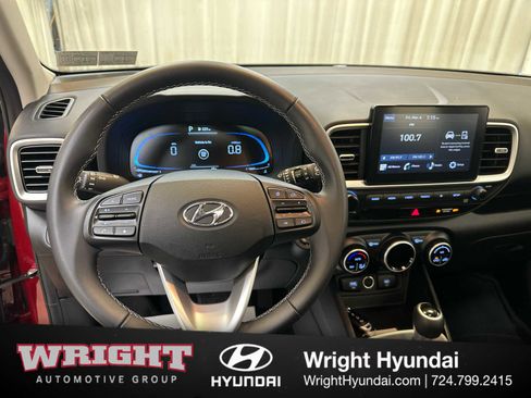 Certified 2025 Hyundai Venue SEL image 19