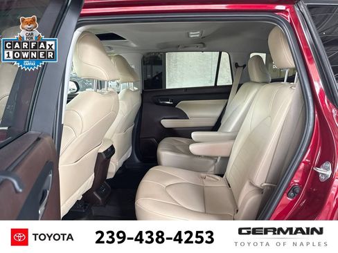 Used 2022 Toyota Highlander XLE AWD/4WD image 19