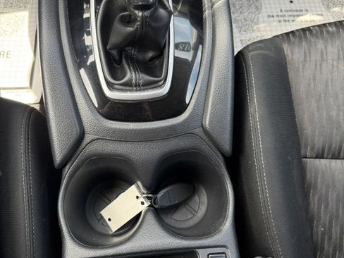 Used 2018 Nissan Rogue SV AWD/4WD image 18