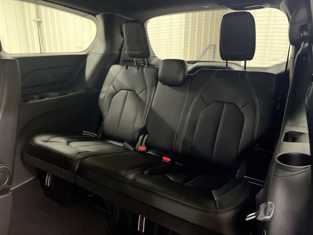 New 2027 Chrysler Pacifica Select AWD/4WD image 23