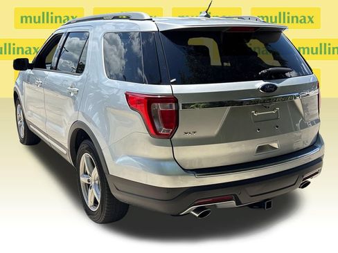 Used 2018 Ford Explorer XLT w/ Equipment Group 202A FWD image 9