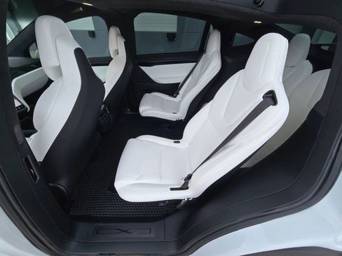 Used 2019 Tesla Model X Long Range image 17
