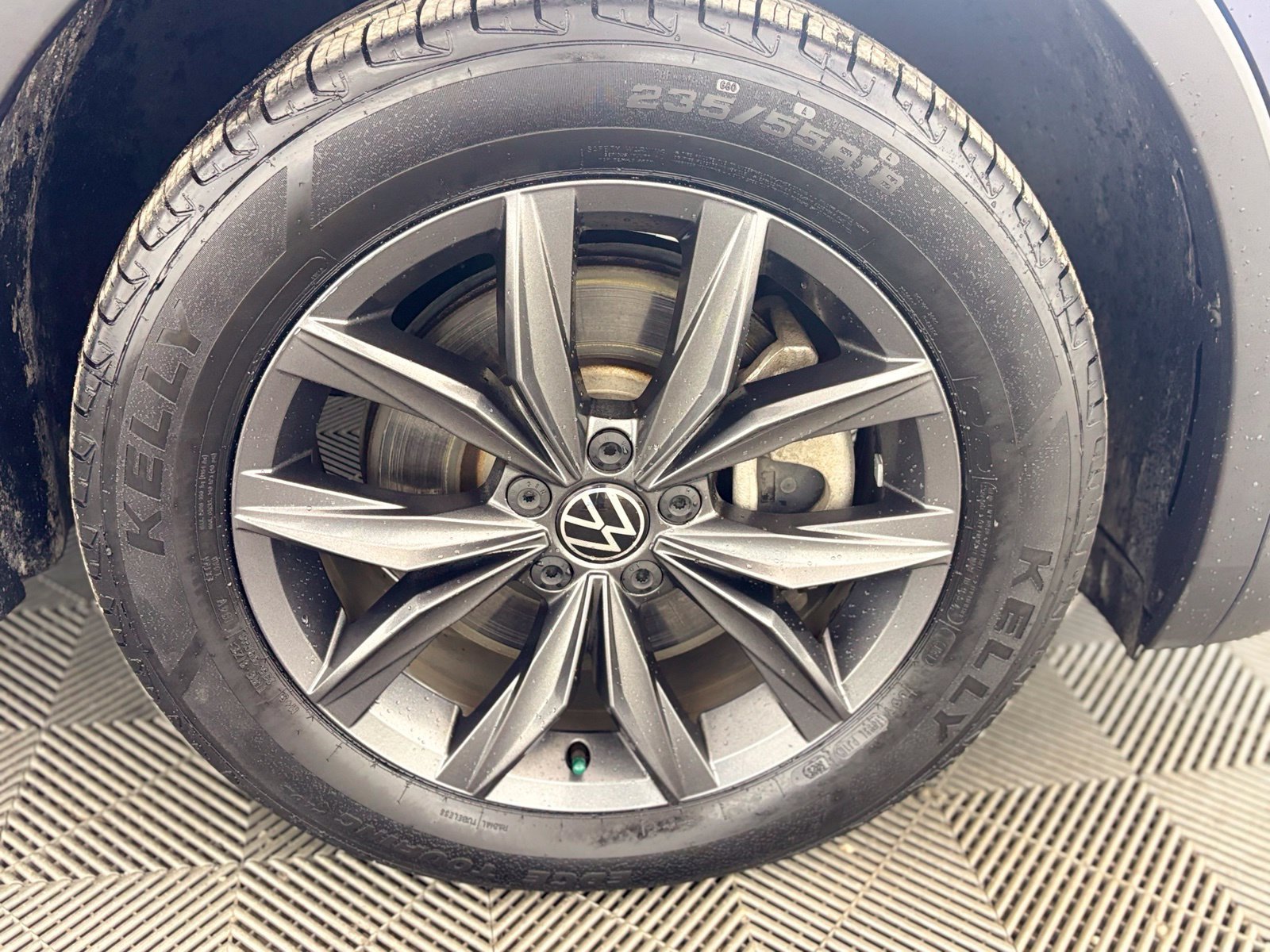 Used 2022 Volkswagen Tiguan SE FWD image 32