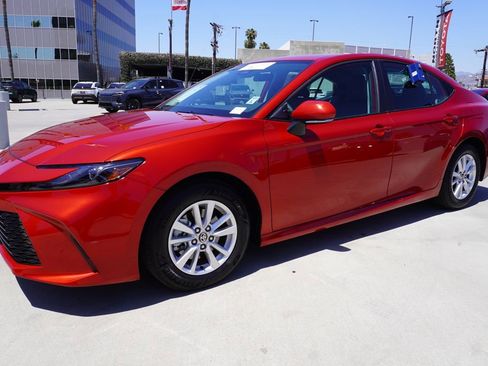 Certified 2025 Toyota Camry LE FWD image 4