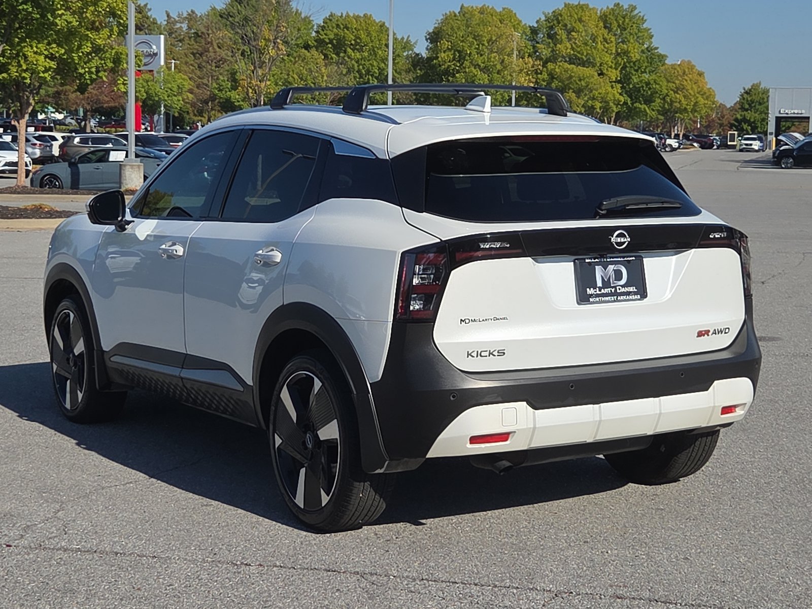 Used 2025 Nissan Kicks SR w/ Illumination Package AWD/4WD image 4