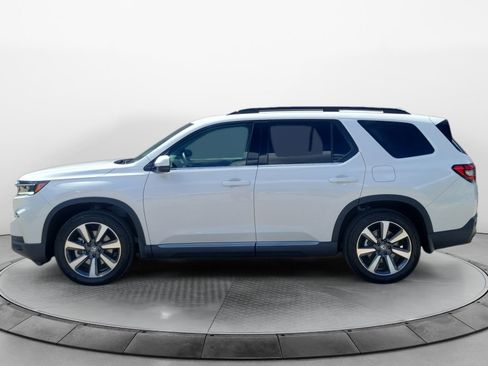 Used 2025 Honda Pilot Touring image 4