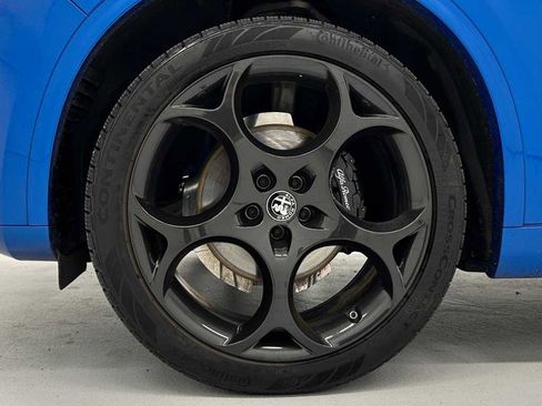 Used 2023 Alfa Romeo Stelvio Estrema image 9