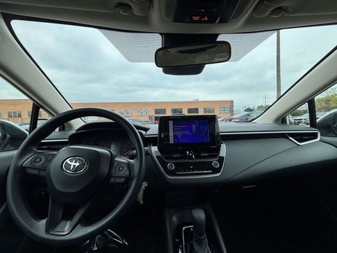 Used 2025 Toyota Corolla LE FWD image 31