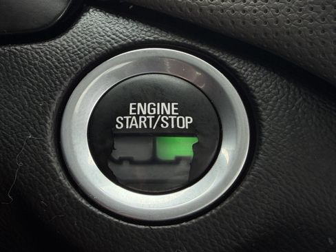 Used 2018 Chevrolet Equinox Premier FWD image 21