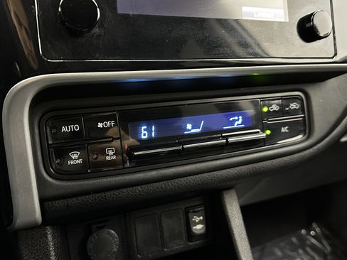 Used 2019 Toyota Corolla LE image 14